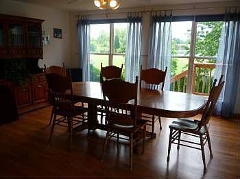 Dining backs to Park