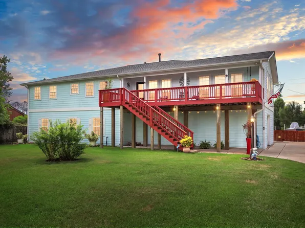 1003 Country Club Dr, La Porte, TX 77571