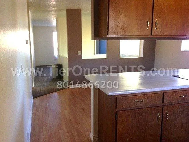 619 Angie Cir — Photo 6