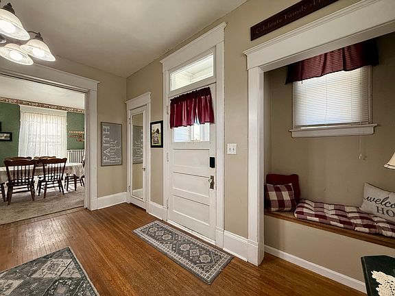 3rd image of 222 W Main St