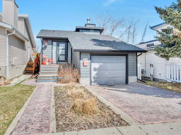 7704 S 46th Ave NW, Calgary, AB T3B 1Y2