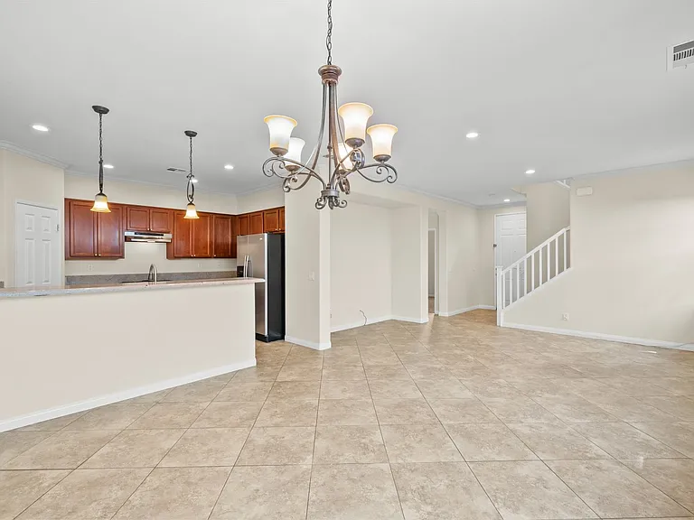 2658 Greenwood Ct — Photo 13