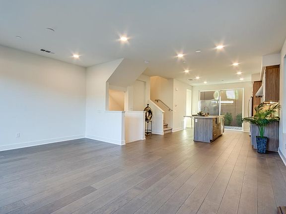 4th image of 2767 N Wright Ln