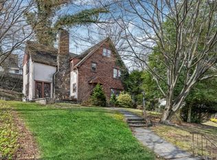 342 Hillcrest Rd, Ridgewood Village, NJ 07450