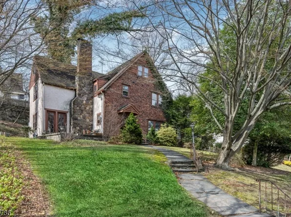 342 Hillcrest Rd, Ridgewood Village, NJ 07450