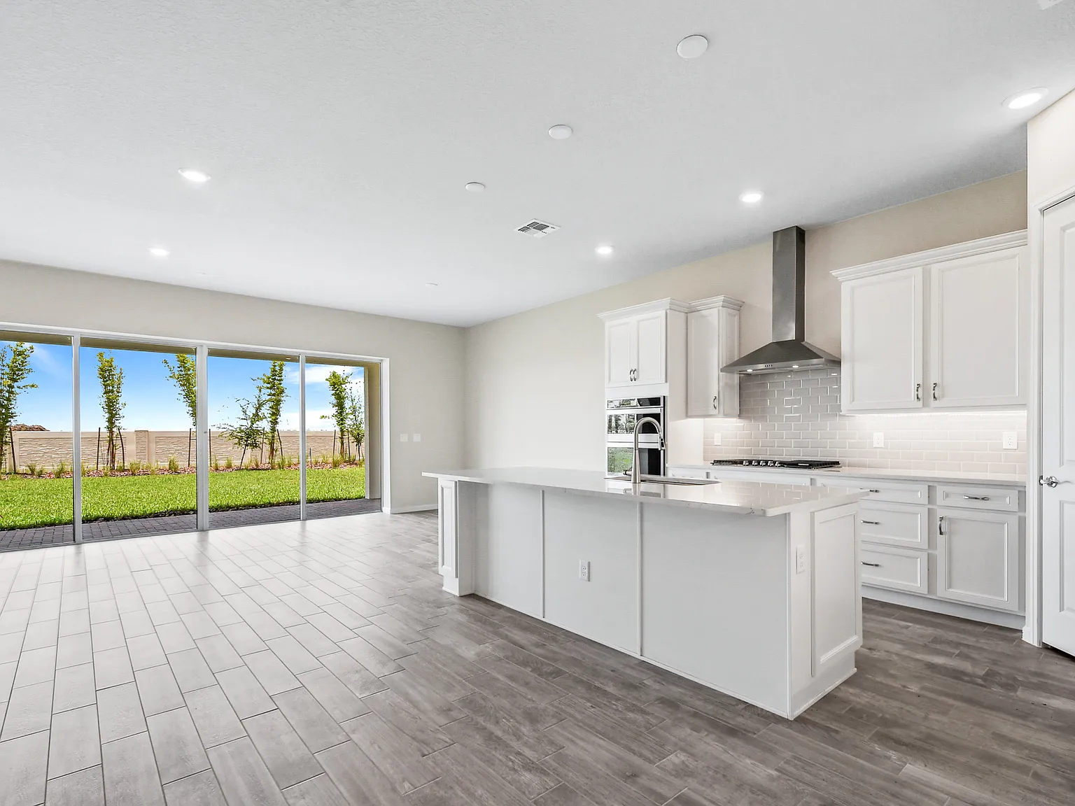 4 bed, 2860 sqft, $4,500 — Photo 4