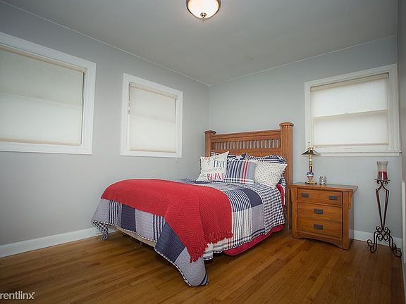 5th image of 8036 N Poplar Dr
