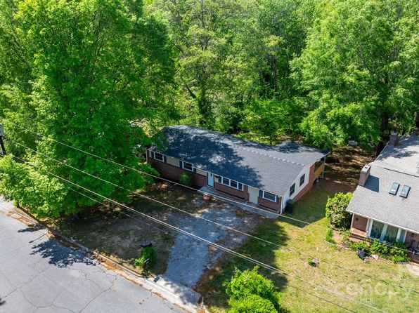 634 7th Avenue Pl SE, Hickory, NC 28602