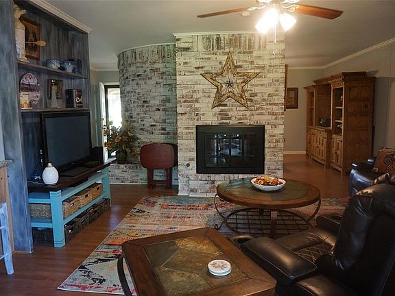 2nd image of 104 Parkwood Ln