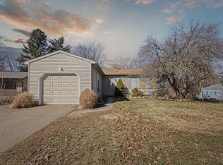 5828 Ellendale Dr, Lansing, MI 48911