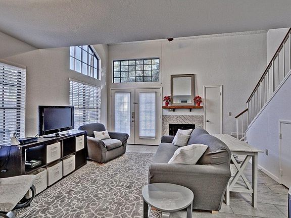 3rd image of 602 N May St #23