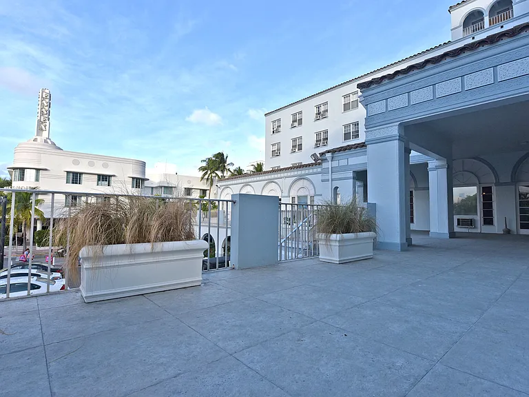 Edwards Apartments — Photo 27