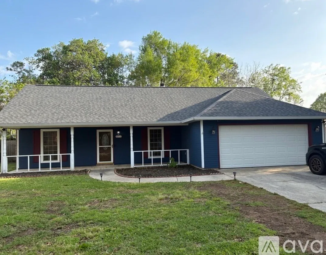 3 bed, 2000 sqft, $1,950 — Photo 1