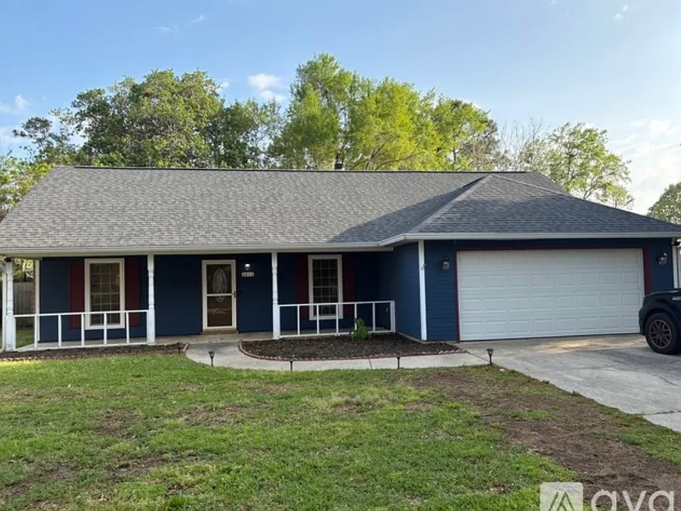 6813 Oakhurst Dr