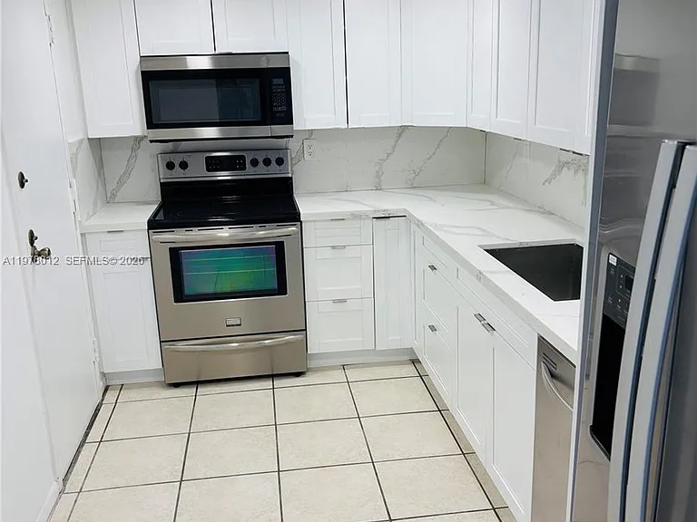 2333 Brickell Ave #1115 — Photo 7