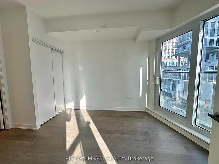 448 Burnhamthorpe Rd W — Photo 23