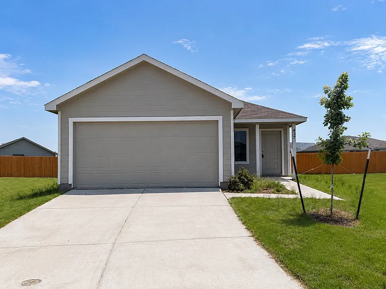 427 Bower Dr — Photo 1