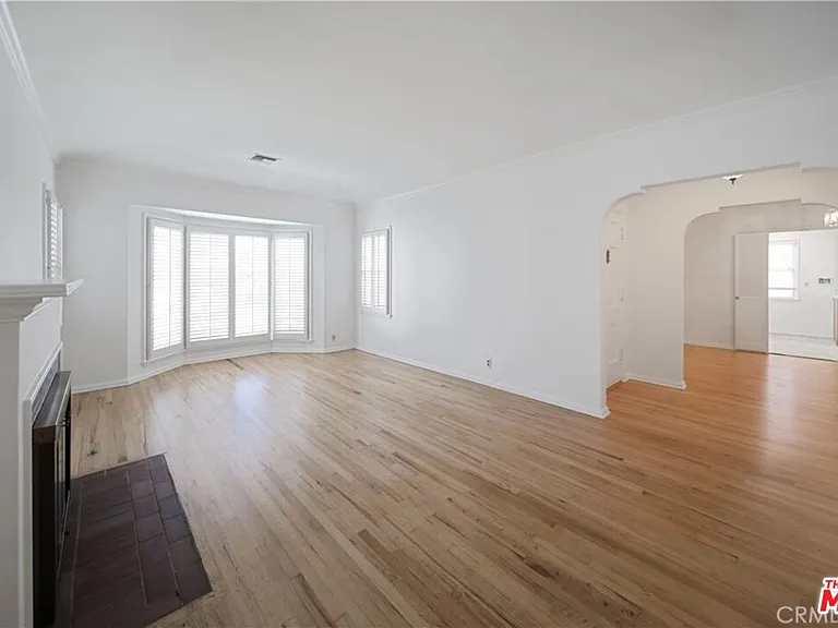 8029 Airlane Ave — Photo 6