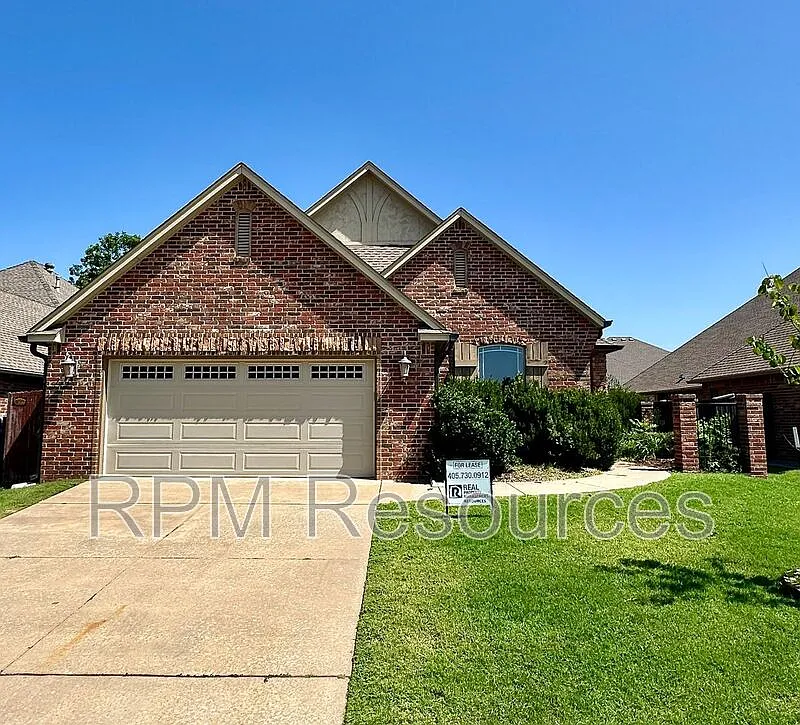 3 bed, 2.0 bath, 2228 sqft, $1,995 — Photo 1