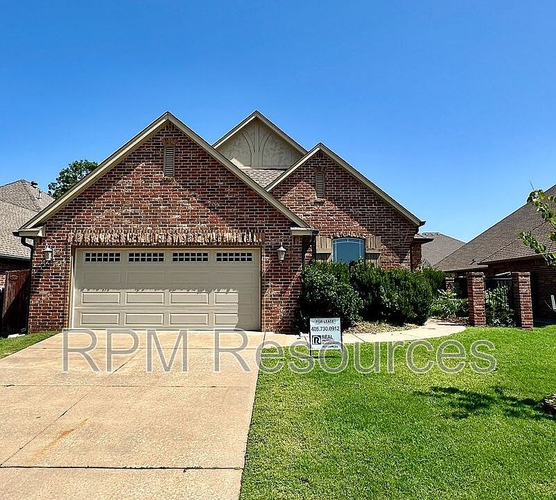 1st image of 3121 SW 136th Ter