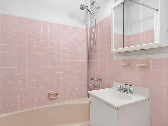 4th image of 444 E 87th St APT 6