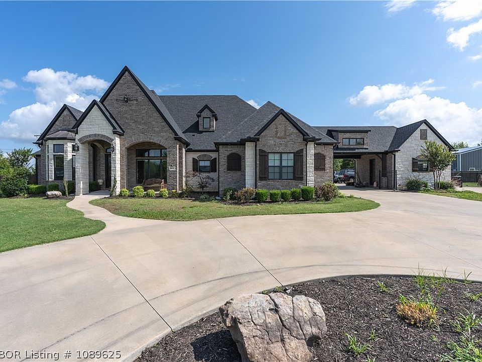 1st image of 8811 Rosewood Dr
