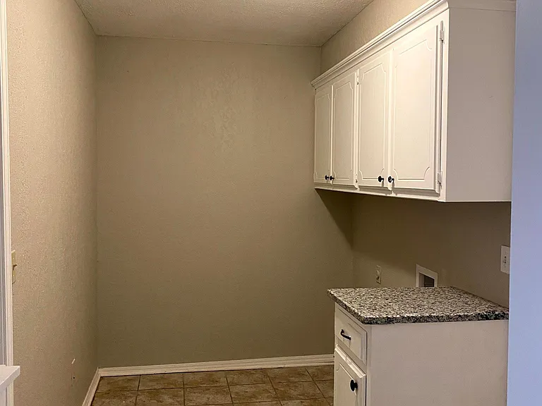 1204 Ironrock Dr — Photo 4