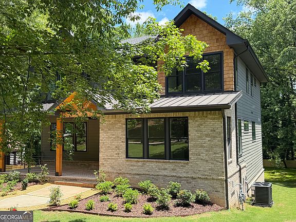2nd image of 1202 Thomas Rd