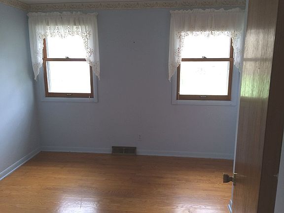 4th image of 736 Fairfield Ave NW