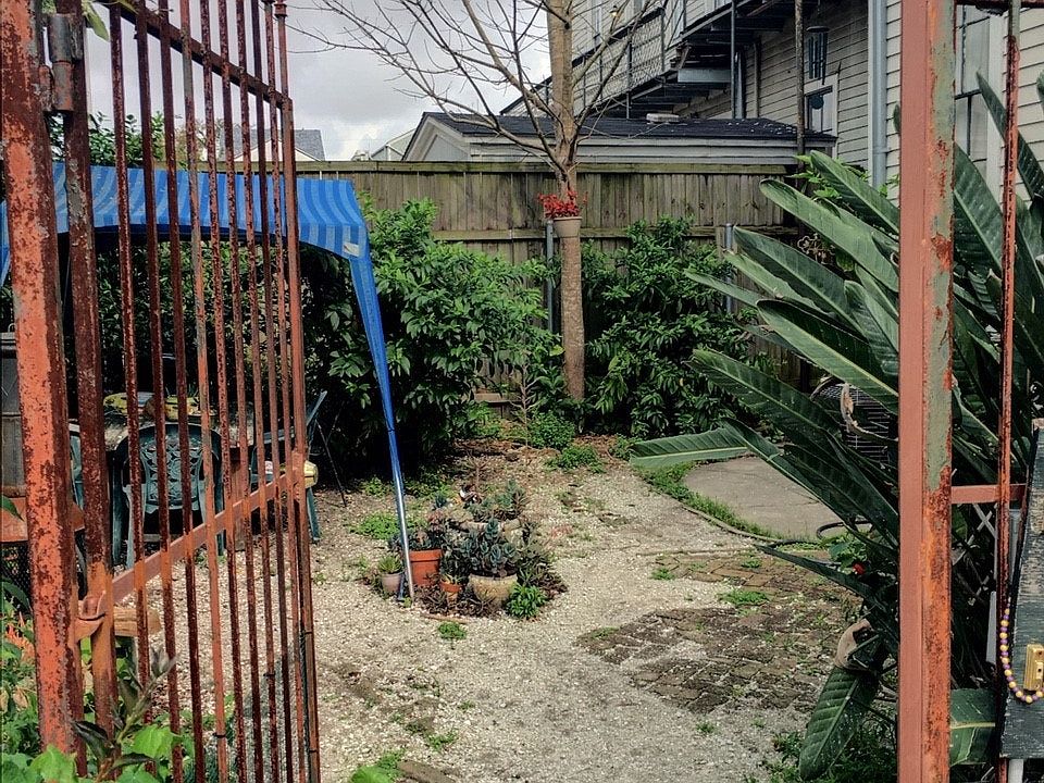 2nd image of 2029 Camp St APT 3