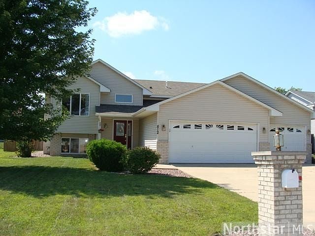 1st image of 812 Shea Cir