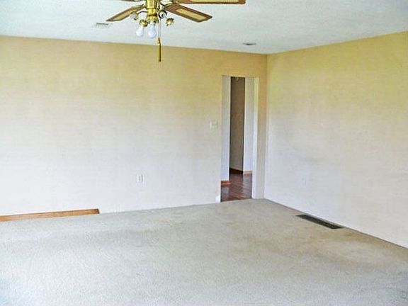 2nd image of 2943 State Road Aa