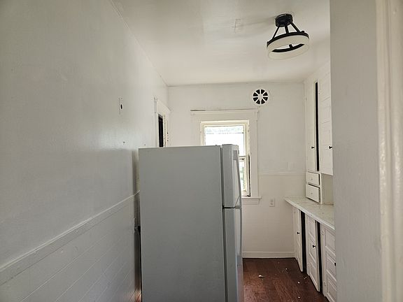 2nd image of 639 E 117th St Floor 2