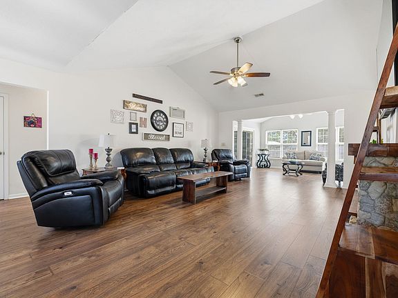 3rd image of 304 Ayrie Ct.