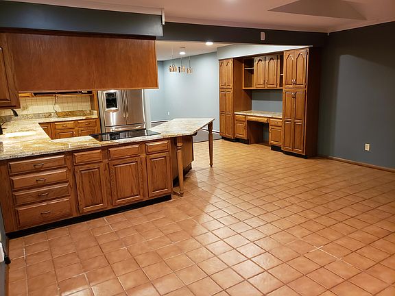 4th image of 3461 Farley Dr