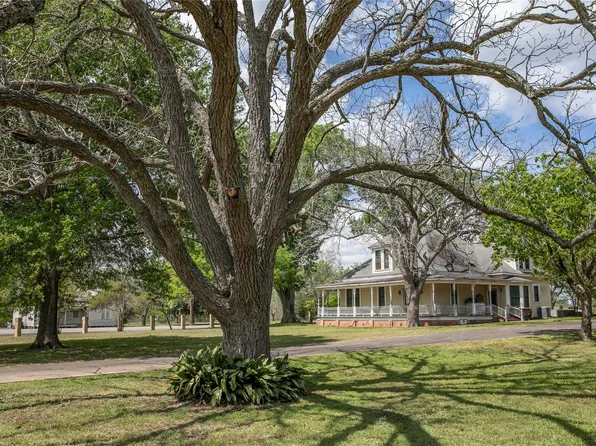 5655 Main St, Chappell Hill, TX 77426