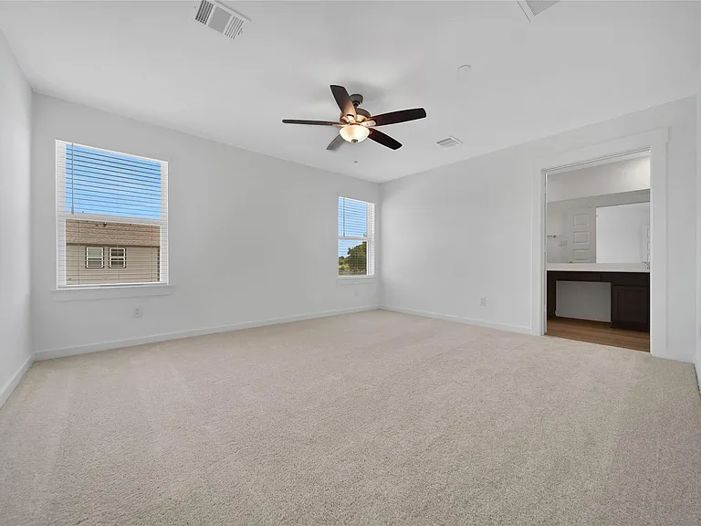 11915 De Carvalho Ln #12 — Photo 9