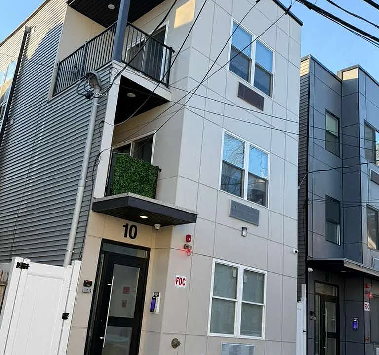 10 Lake St #3