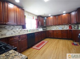 9 Fanwood Dr, Sayreville, NJ 08872