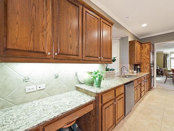 4th image of 3332 Mayfair Ln