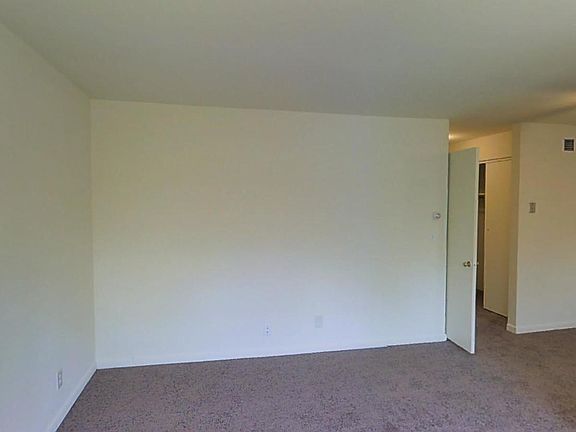 5th image of 4023 Leesburg Ln APT 18