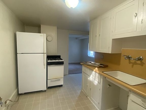3rd image of 319 1/2 N School St