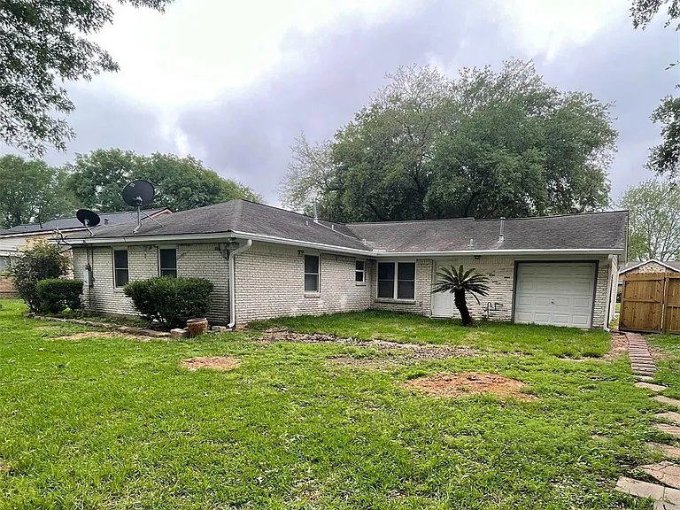 2405 Byron Ave — Photo 12