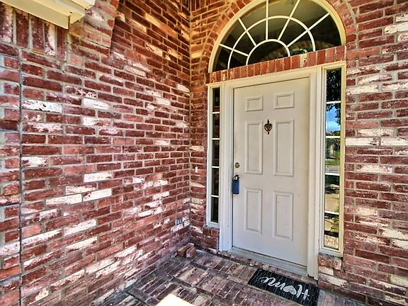 3rd image of 7705 Geneseo Ln