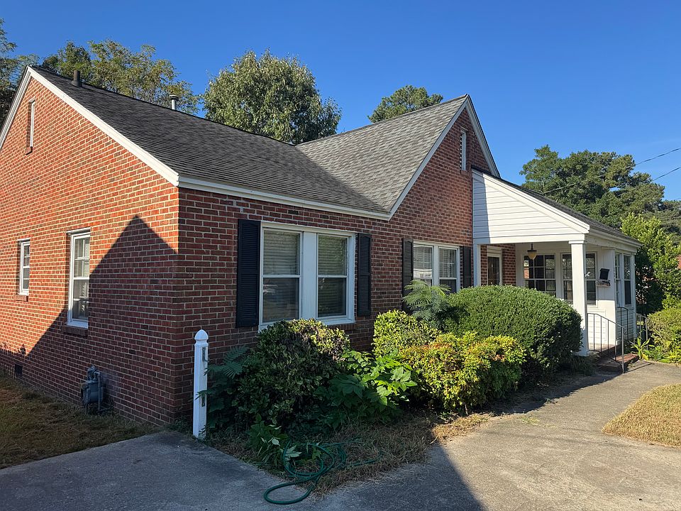 2nd image of 208 E Holt St