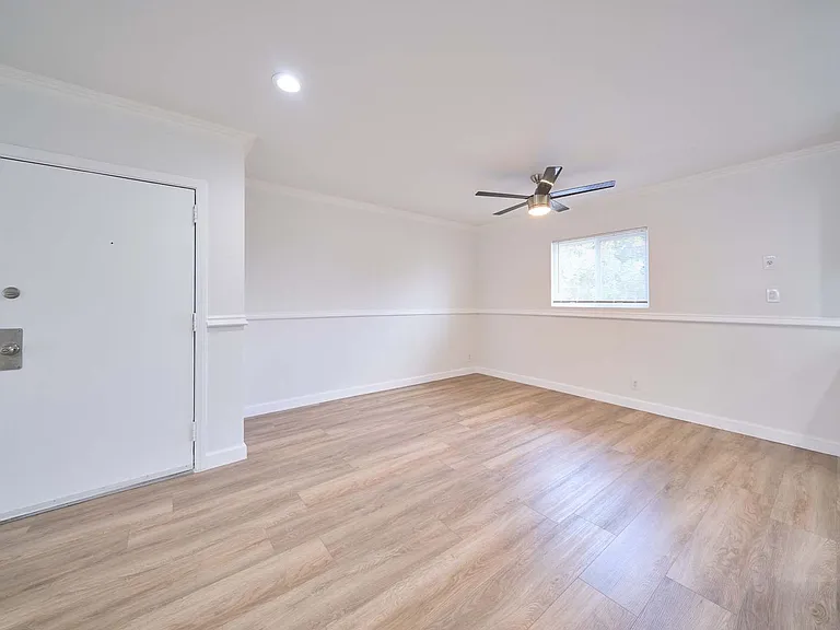 Whitsett 6335 — Photo 15