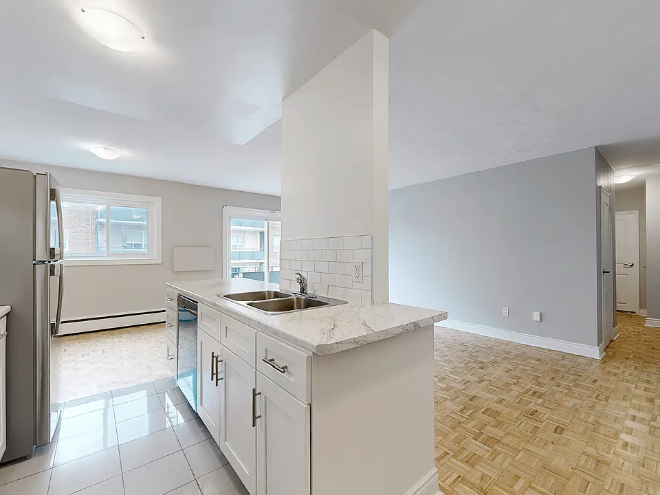 296 Grenfell St