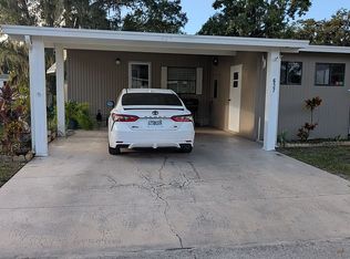 637 N Edgewater Dr, Plant City, FL 33565