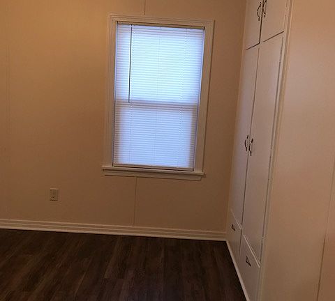 5th image of 304 Pembroke Ln
