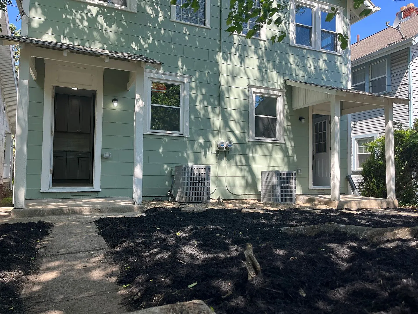 Fantastic 3 bedroom, 1.5 bathroom duplex close to Ohio State and High Street — Photo 3